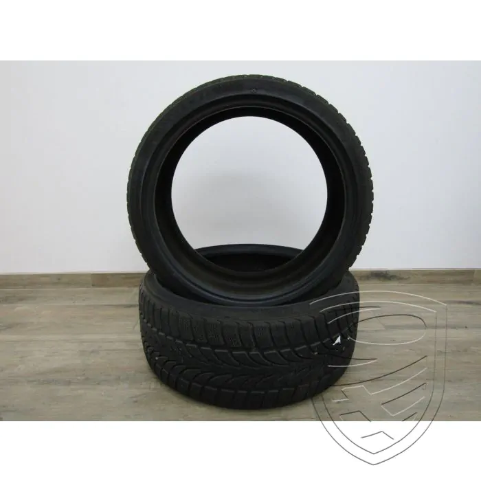 Satz 2x Winterreifen NOKIAN WR 235/35 R19 87V N0 M+S Porsche 997