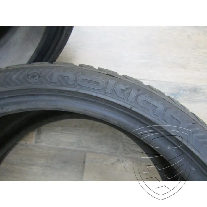 Satz 2x Winterreifen NOKIAN WR 235/35 R19 87V N0 M+S Porsche 997