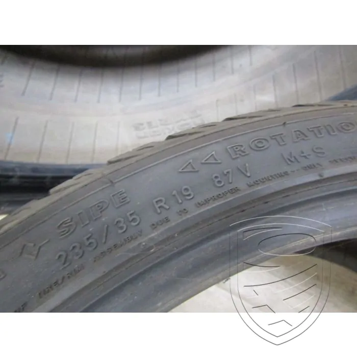 Satz 2x Winterreifen NOKIAN WR 235/35 R19 87V N0 M+S Porsche 997