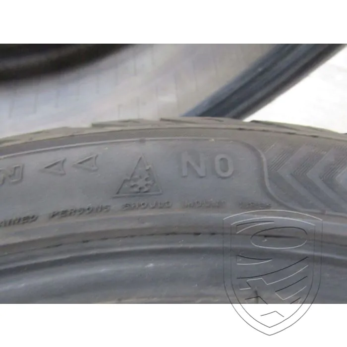 Satz 2x Winterreifen NOKIAN WR 235/35 R19 87V N0 M+S Porsche 997